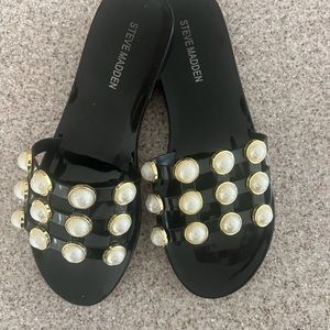 Steve Madden jelly sandals with faux pearl detail!